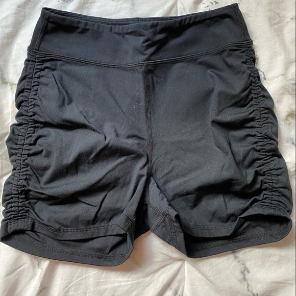 LA Hearts by Pacsun Ruched Bike Shorts - Picture 1 of 3
